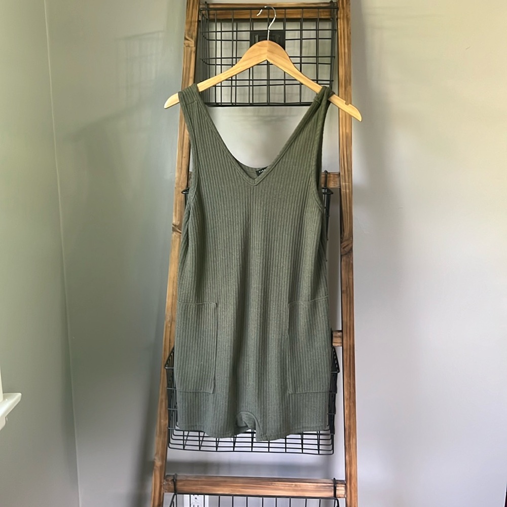 Romper with pockets size small